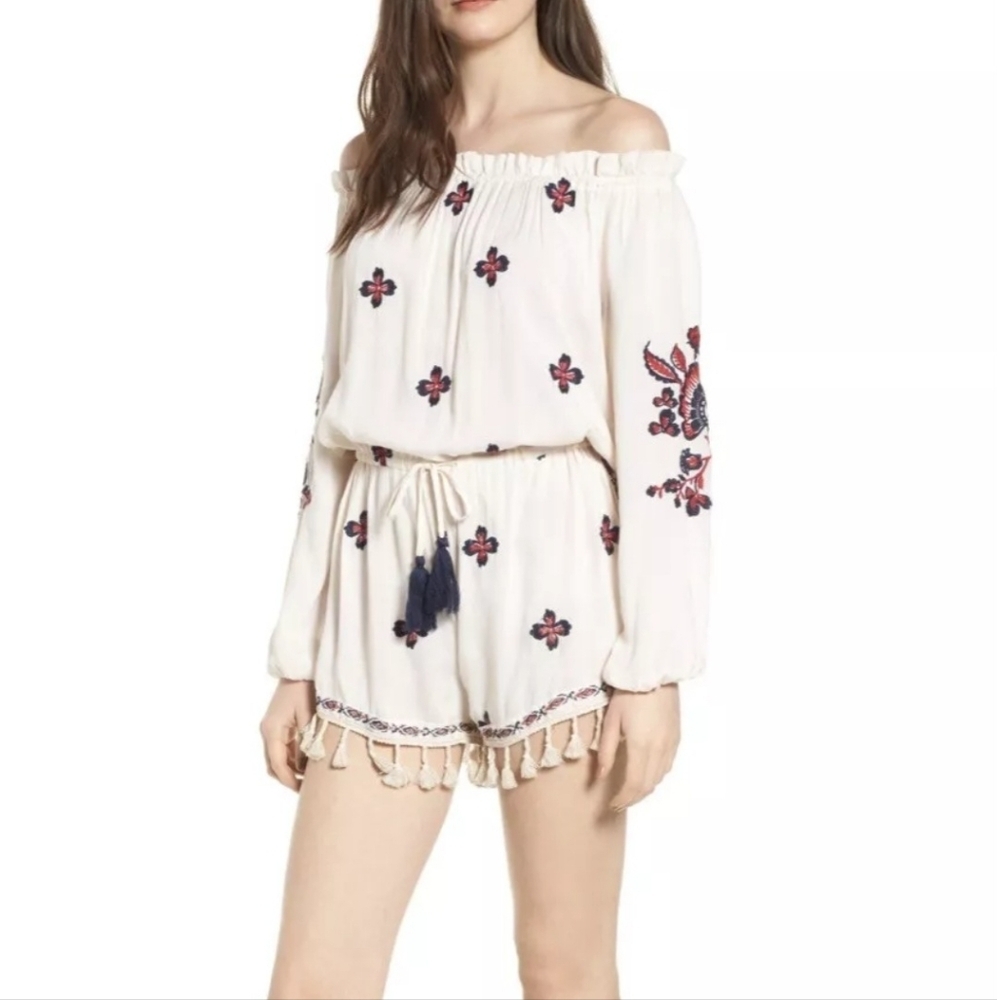 Anthropologie Raga Romper Shorts Small white boho floral tassels‎